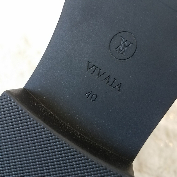 Vivaia Ryan Chelsea Ankle Boots - Picture 7 of 7